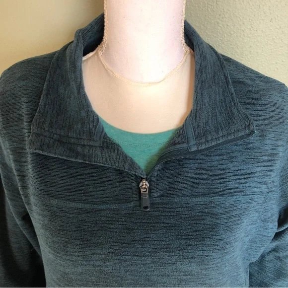 Tech gear women’s size large in beautiful preowned condition - Picture 5 of 5